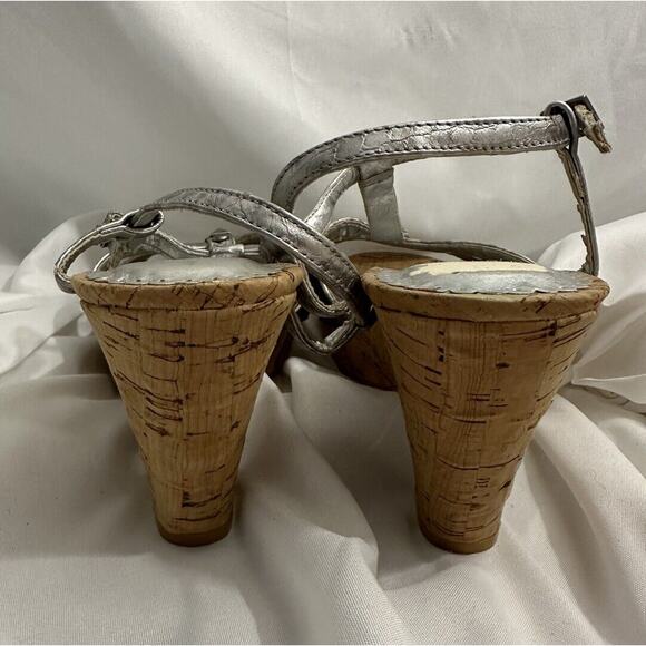 Cloud Walkers Willow Silver Sandal Open Toe Wedge Ankle Strap Studs Cork Heel 9W - Picture 2 of 5